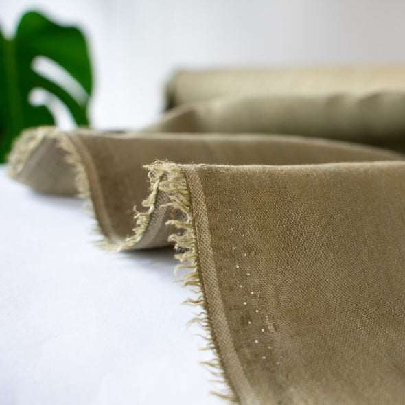 A linen so soft you will want to wear it every day!   And it's a beautiful soft green that will have you thinking of Summer afternoons in your garden.  This color pairs so well with bright white.  Image of selvedge.