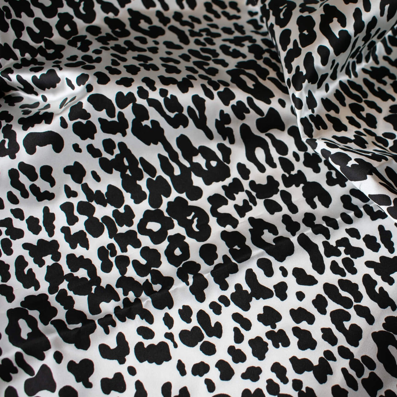 Designer Vintage Woven Black/White Cheetah - 'Left Bank'