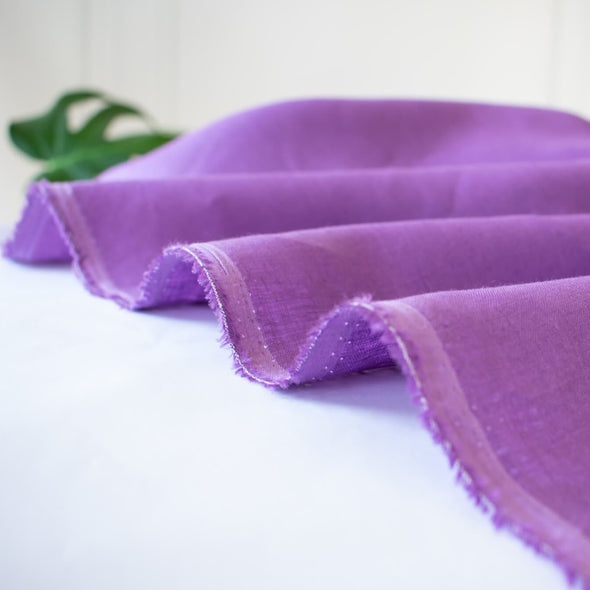 Perk up your summer wardrobe with some color!  This soft English Violet shirt-weight linen would make a perfect layering piece.  Nothing says summer style more than an open shirtdress over a column of white basics. So chic!  This is also perfect for summer dresses and tops!  Image of fabric selvedge.